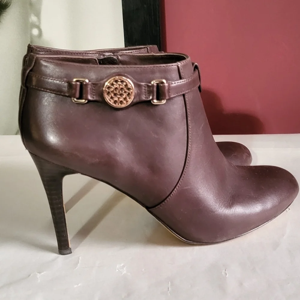 WOMANS COACH BROWN LEATHER ANKLE BOOTS SZ 8.5